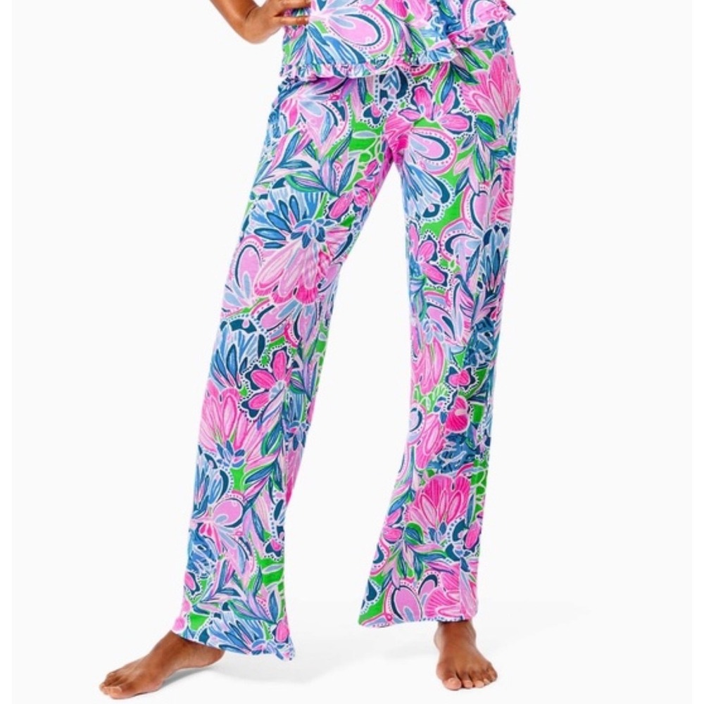 Lilly Pulitzer Pajama Knit Pant in the vibrant "Gecko Green Tiger Sunrise" print